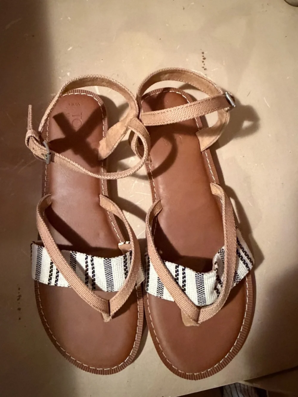 Toms Lexi Thong Sandal Size 8 - Picture 4 of 6